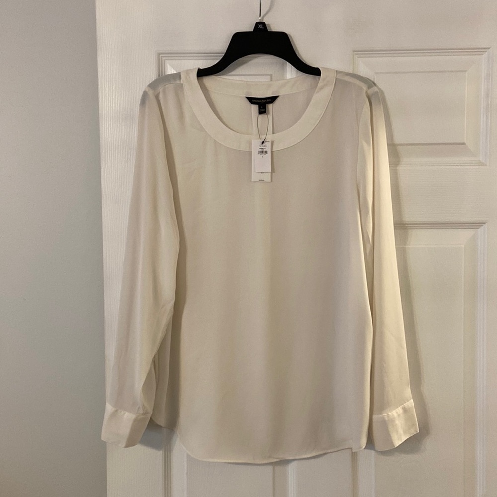 BANANA REPUBLIC BLOUSE LONG SLEEVE SIZE L LENGTH 28”BUST 38/40” BRAND NEW
